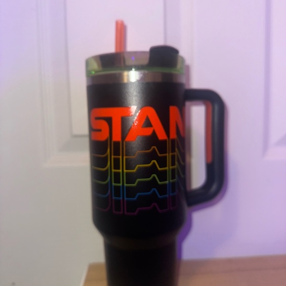 Stanley Black 40oz Tumbler with Green Lid and Red Straw - Picture 2 of 4